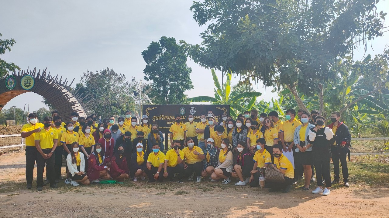 เมื่อวันที่ 23 ธันวาคม 2564 มหาวิทยาลัยราชภัฏเพชรบุรีให้การต้อนรับทีมวิศวกรสังคม มหาวิทยาลัยราชภัฏพิบูลสงคราม พร้อมลงพื้นที่โป่งสลอด ศึกษาศูนย์วิศวกรสังคม พื่อศึกษาและเรียนรู้ขั้นตอนการดำเนินงานตามหลักวิศวกรสังคม ประกอบด้วย ทักษะการคิดวิเคราะห์เชิงเหตุ – ผล (นักคิด) ทักษะในการสื่อสาร (นักสื่อสาร) ทักษะในการทำงานร่วมกับผู้อื่น (นักประสานงาน) และทักษะสร้างนวัตกรรม (นักสร้างนวัตกรรม)